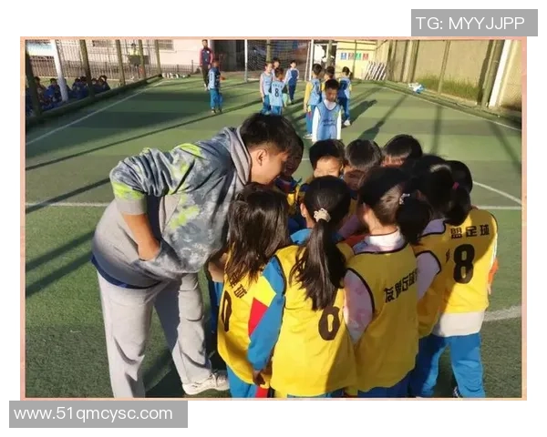 校园足球弥漫青春校园激发学生热情助力健康成长与团队精神培养